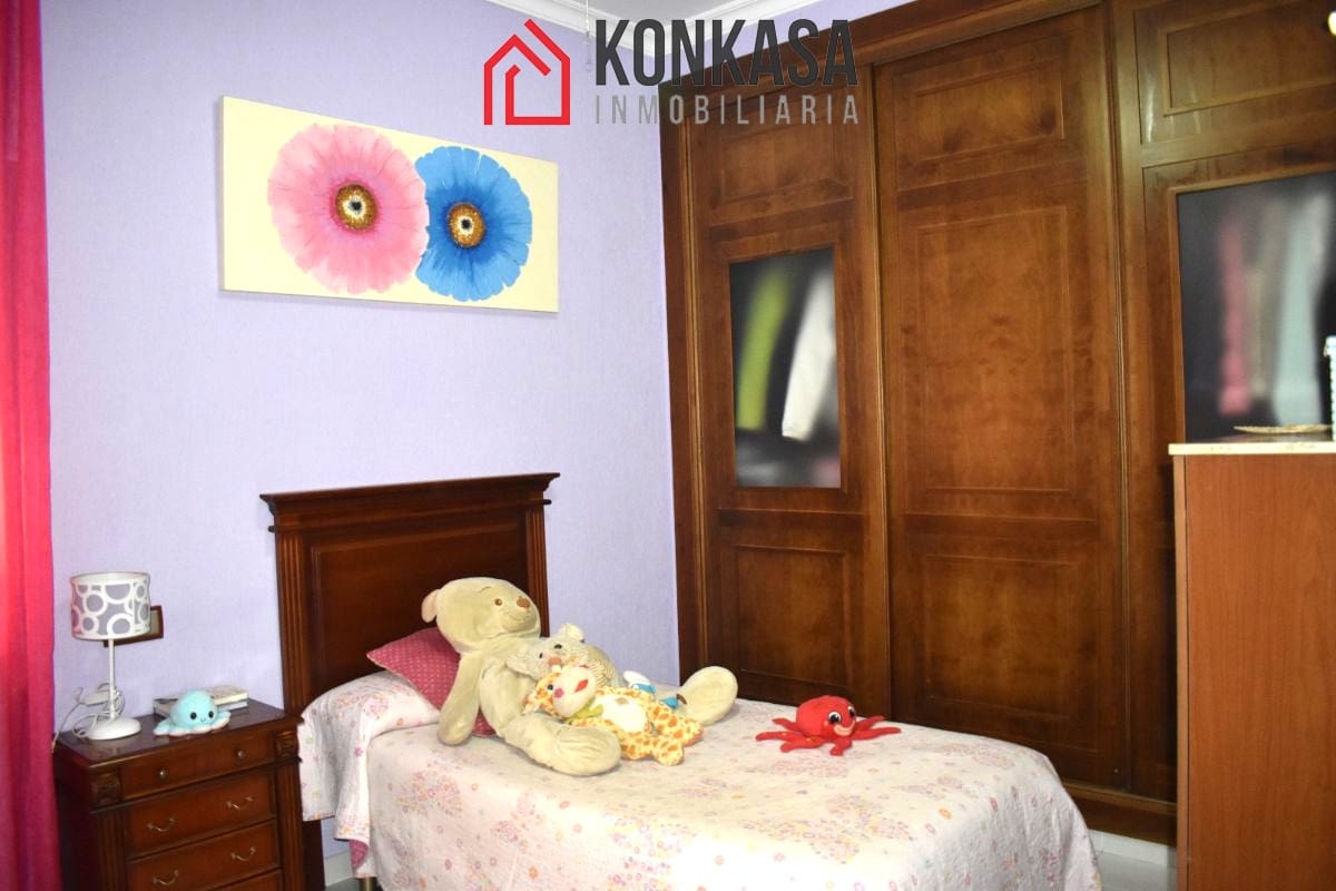 5 bedroom Townhouse for sale in Arcos de la Frontera with garage - € 140,000 (Ref: 9446825)