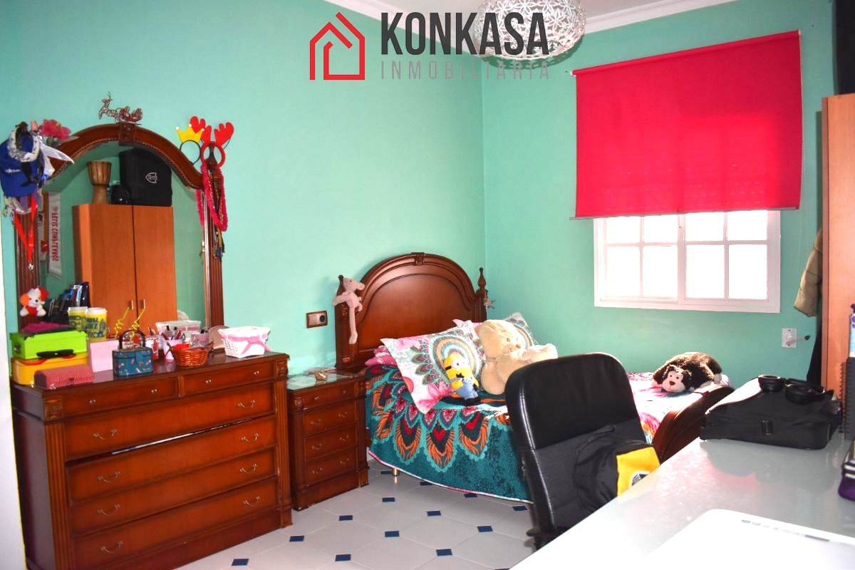 5 bedroom Townhouse for sale in Arcos de la Frontera with garage - € 140,000 (Ref: 9446825)