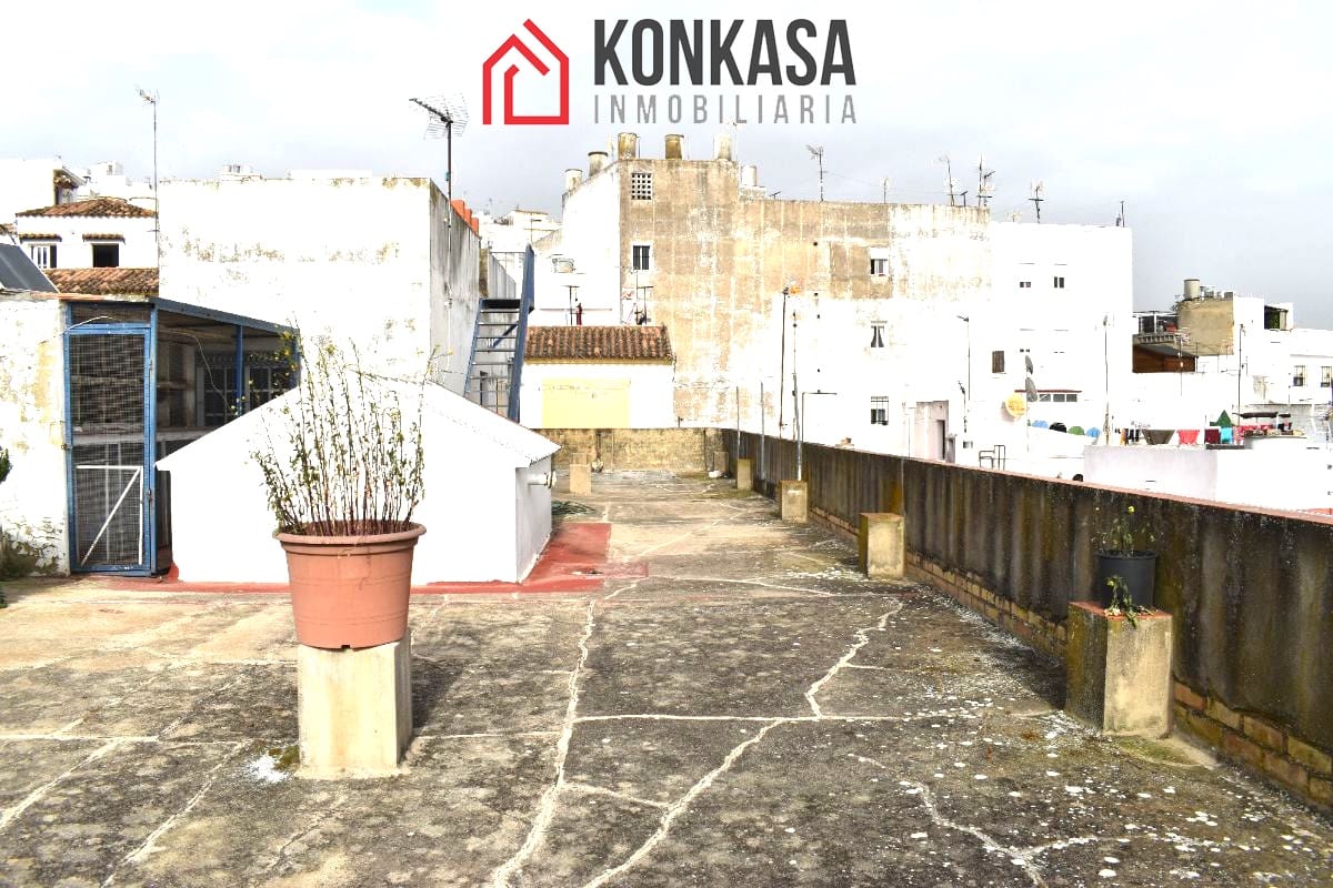 5 bedroom Townhouse for sale in Arcos de la Frontera with garage - € 140,000 (Ref: 9446825)