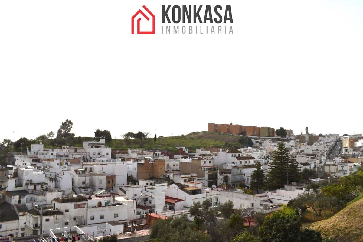 5 bedroom Townhouse for sale in Arcos de la Frontera with garage - € 140,000 (Ref: 9446825)