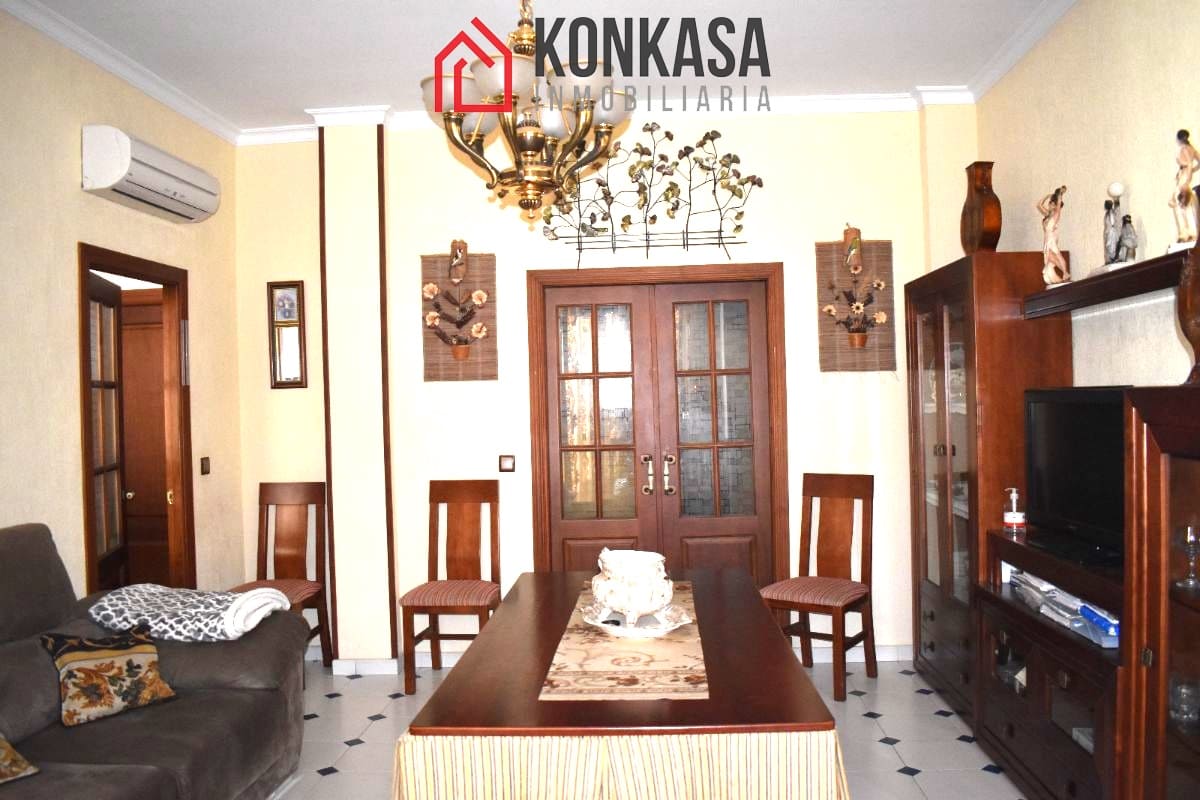 5 bedroom Townhouse for sale in Arcos de la Frontera with garage - € 140,000 (Ref: 9446825)