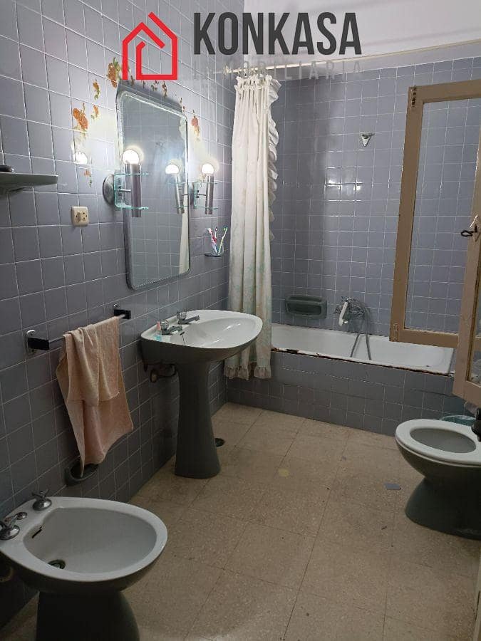 Casa de 7 habitaciones en Arcos de la Frontera en venta - 200.000 € (Ref: 9446826)