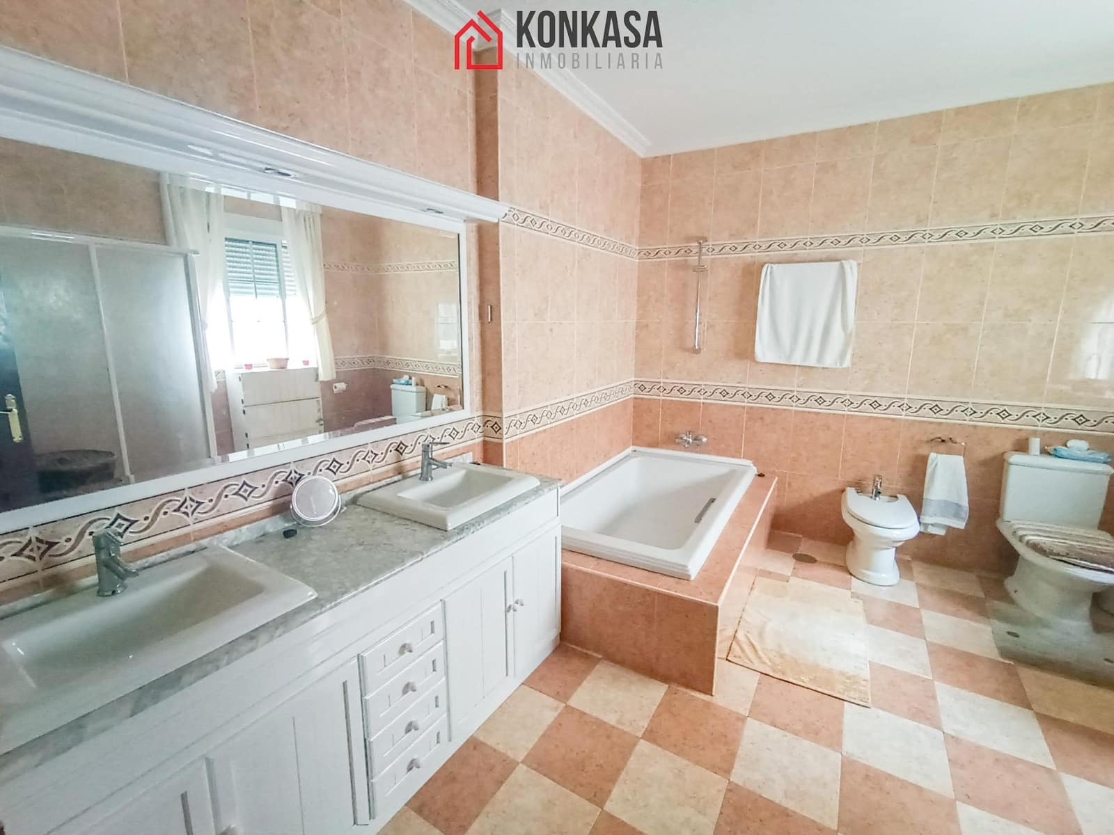 Casa de 4 habitaciones en Arcos de la Frontera en venta con garaje - 190.000 € (Ref: 9446840)