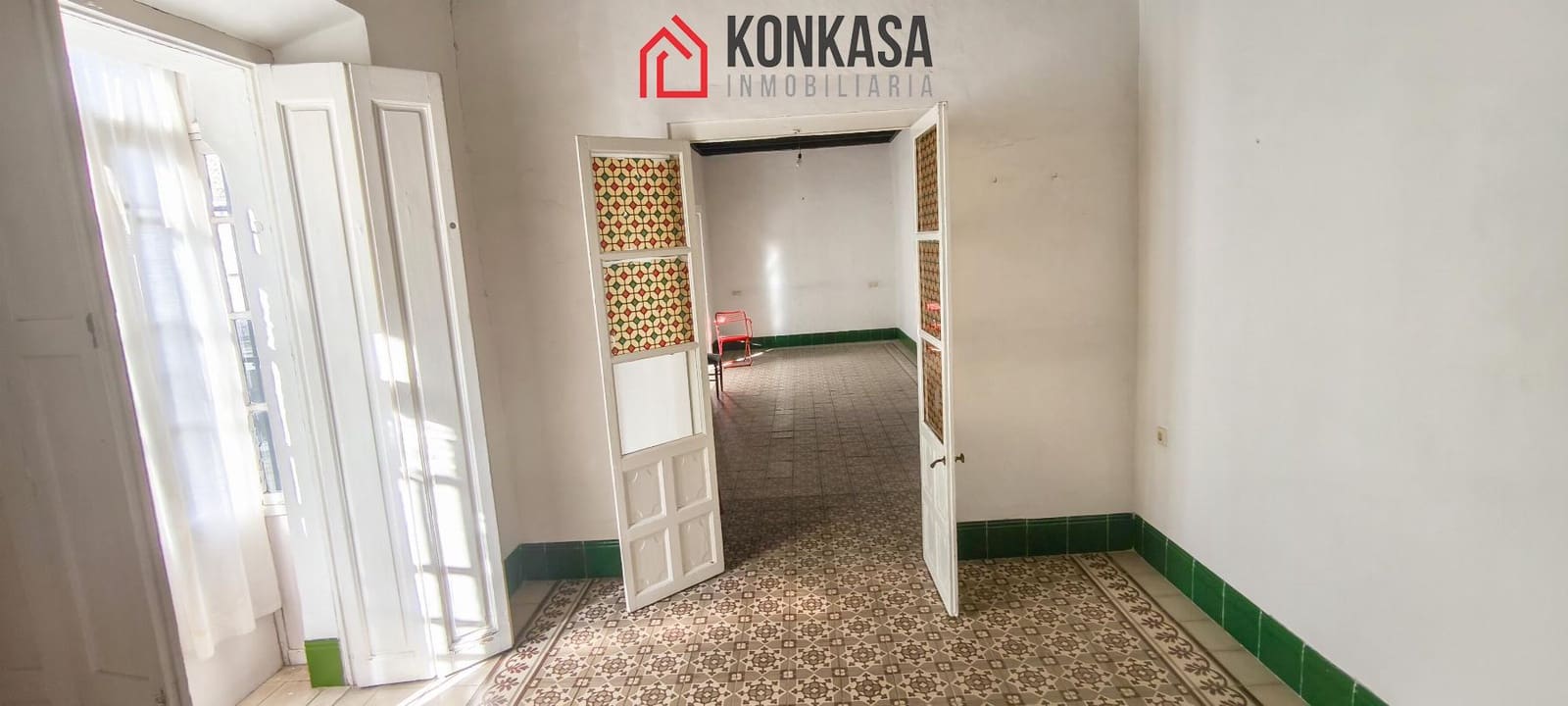 Casa de 19 habitaciones en Arcos de la Frontera en venta con garaje - 370.000 € (Ref: 9446846)