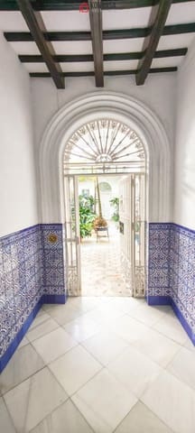 Casa de 19 habitaciones en Arcos de la Frontera en venta con garaje - 370.000 € (Ref: 9446846)