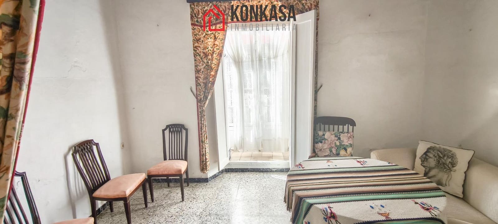 Casa de 19 habitaciones en Arcos de la Frontera en venta con garaje - 370.000 € (Ref: 9446846)