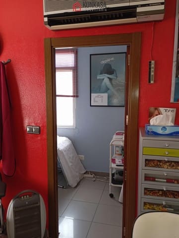 6 bedroom Commercial for sale in Arcos de la Frontera - € 130,000 (Ref: 9446848)