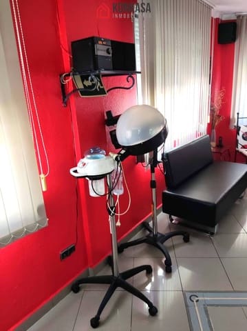 6 bedroom Commercial for sale in Arcos de la Frontera - € 130,000 (Ref: 9446848)