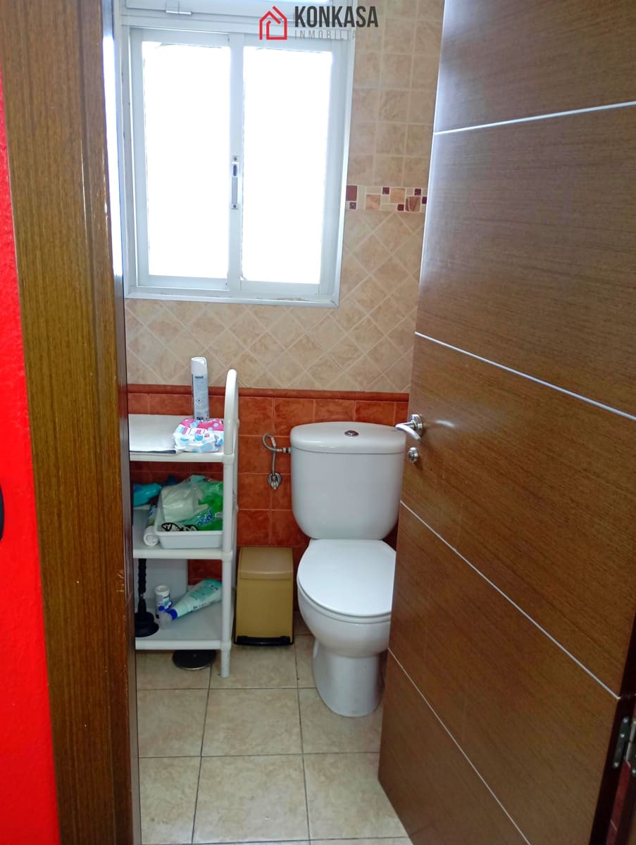 6 bedroom Commercial for sale in Arcos de la Frontera - € 130,000 (Ref: 9446848)