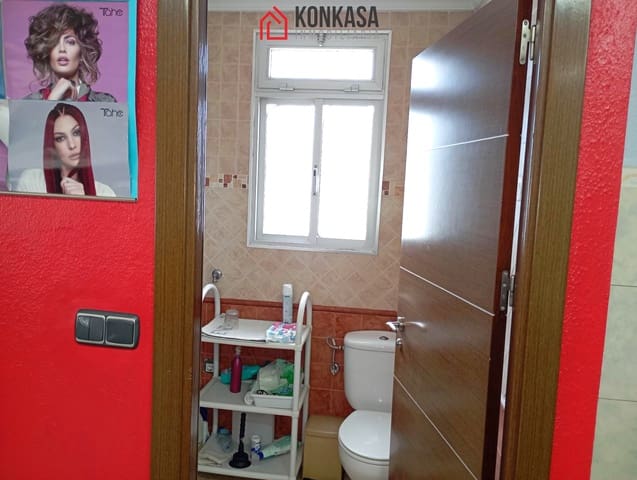 6 bedroom Commercial for sale in Arcos de la Frontera - € 130,000 (Ref: 9446848)