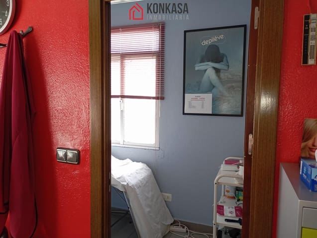 6 bedroom Commercial for sale in Arcos de la Frontera - € 130,000 (Ref: 9446848)