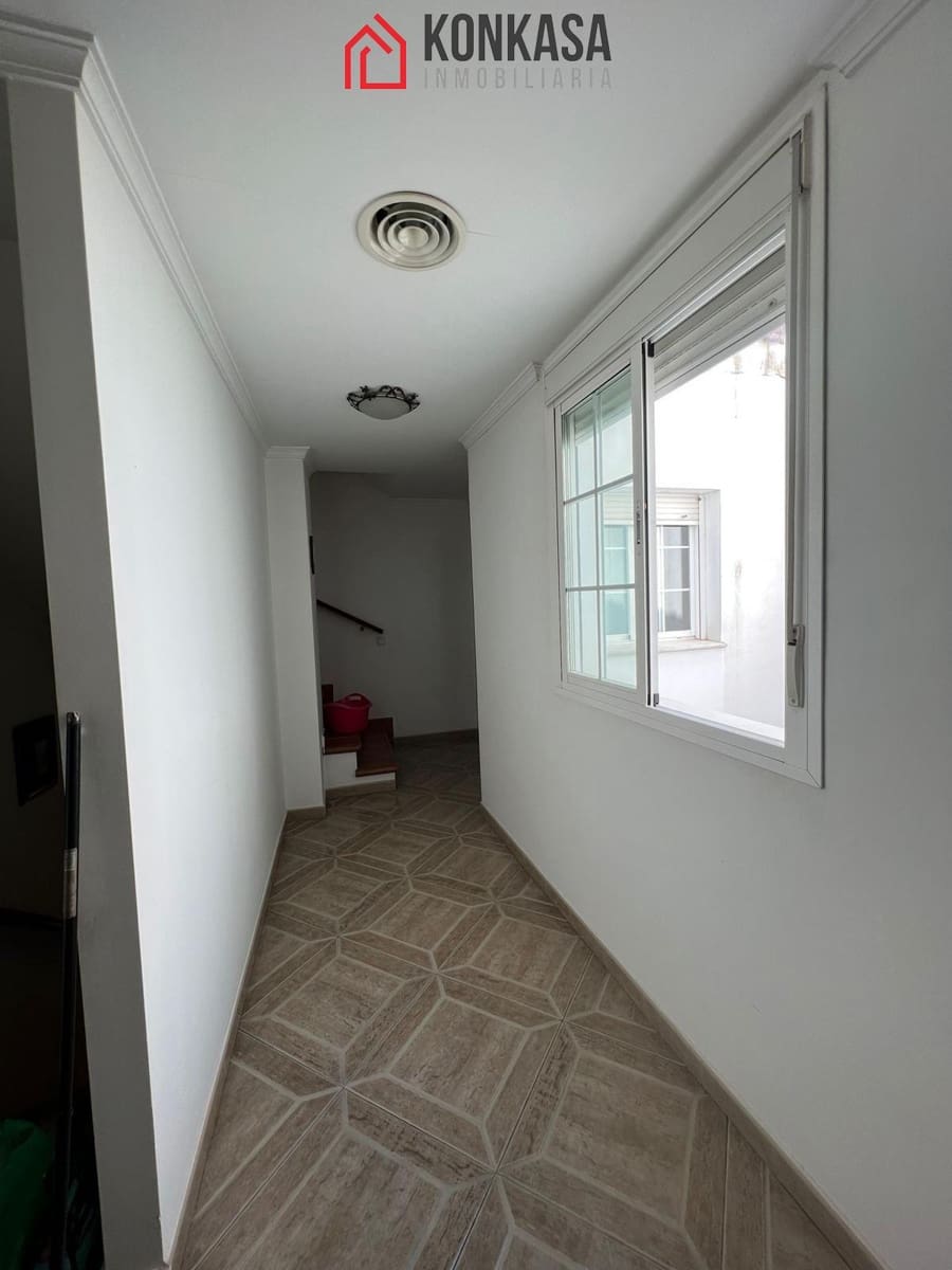 Casa de 4 habitaciones en Arcos de la Frontera en venta - 170.000 € (Ref: 9446851)