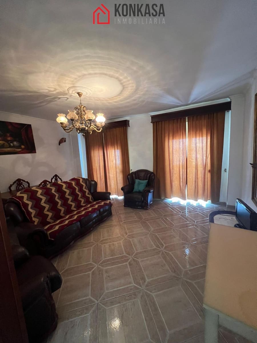 Casa de 4 habitaciones en Arcos de la Frontera en venta - 170.000 € (Ref: 9446851)