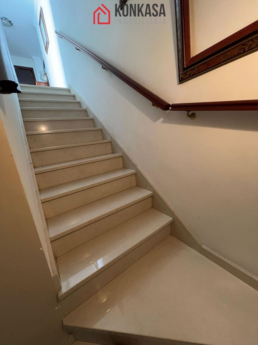 Casa de 4 habitaciones en Arcos de la Frontera en venta - 170.000 € (Ref: 9446851)