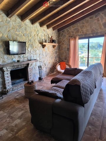 3 bedroom Finca/Country House for sale in Arcos de la Frontera with pool - € 160,000 (Ref: 9446852)