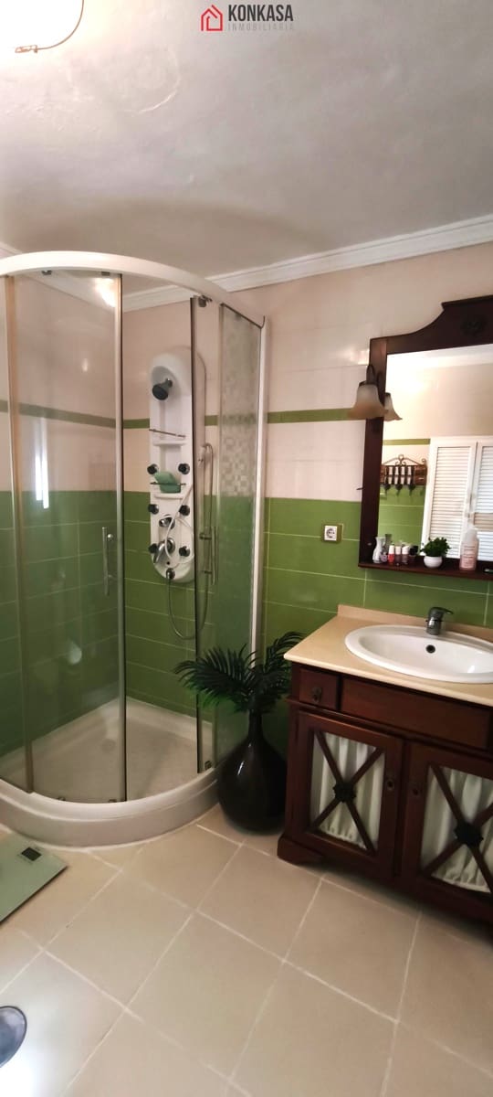 4 bedroom Townhouse for sale in Arcos de la Frontera - € 134,000 (Ref: 9446859)