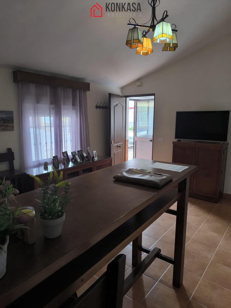 4 bedroom Finca/Country House for sale in Arcos de la Frontera with pool garage - € 190,000 (Ref: 9446865)