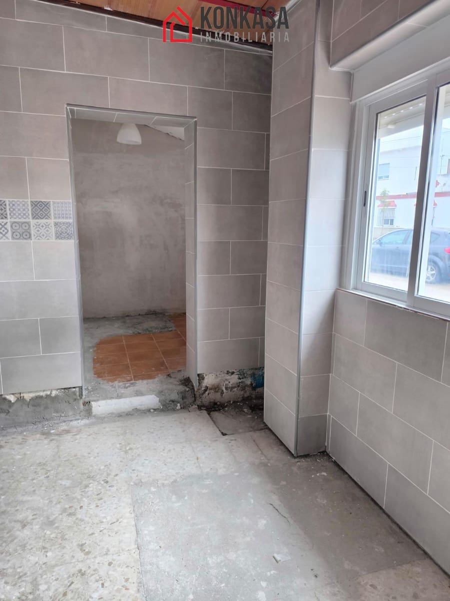 4 bedroom Finca/Country House for sale in Arcos de la Frontera with pool garage - € 190,000 (Ref: 9446865)