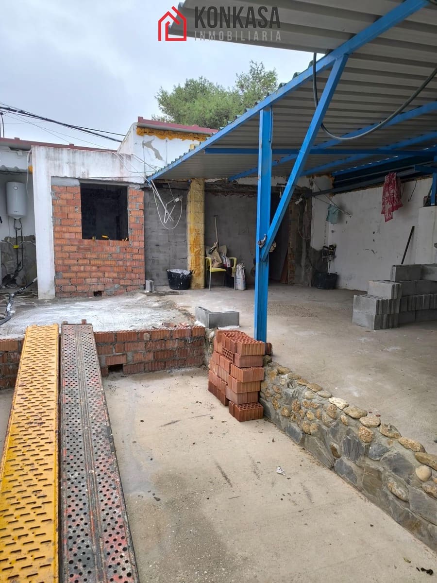 4 bedroom Finca/Country House for sale in Arcos de la Frontera with pool garage - € 190,000 (Ref: 9446865)