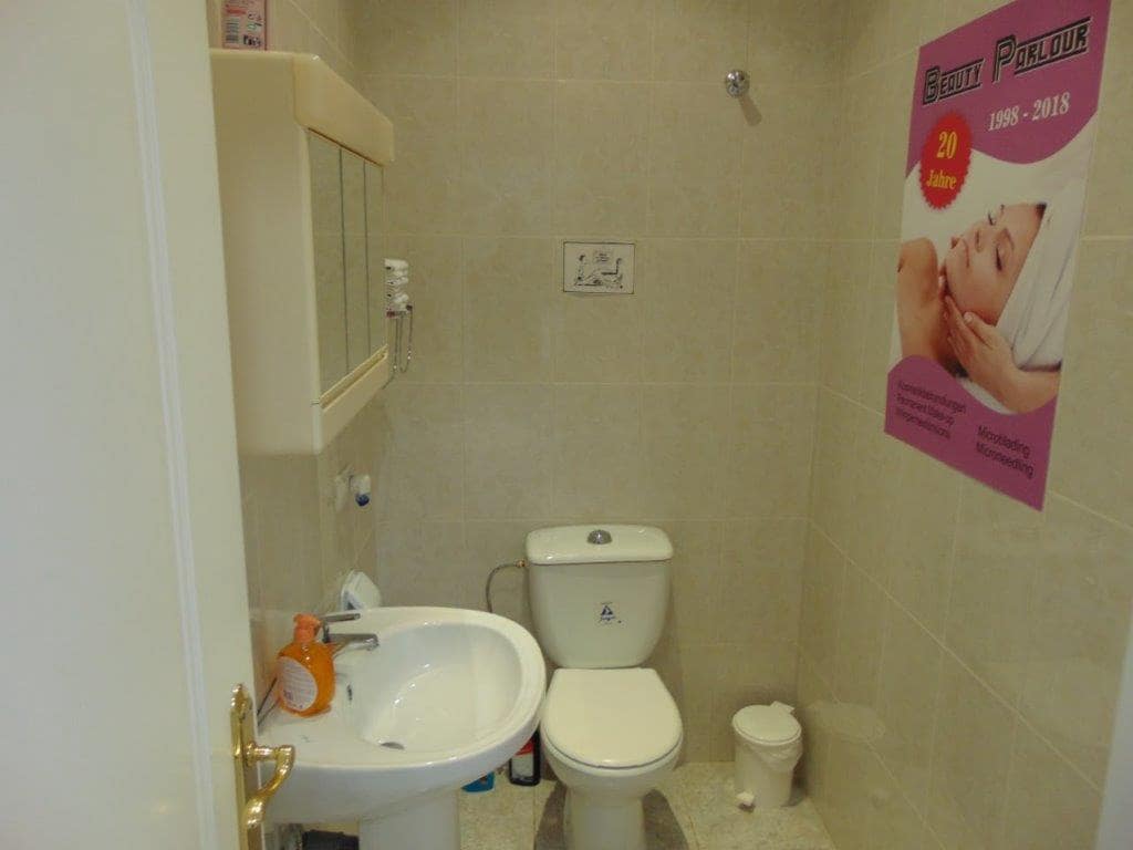 4 bedroom Commercial for sale in Torrevieja - € 96,500 (Ref: 6744055)