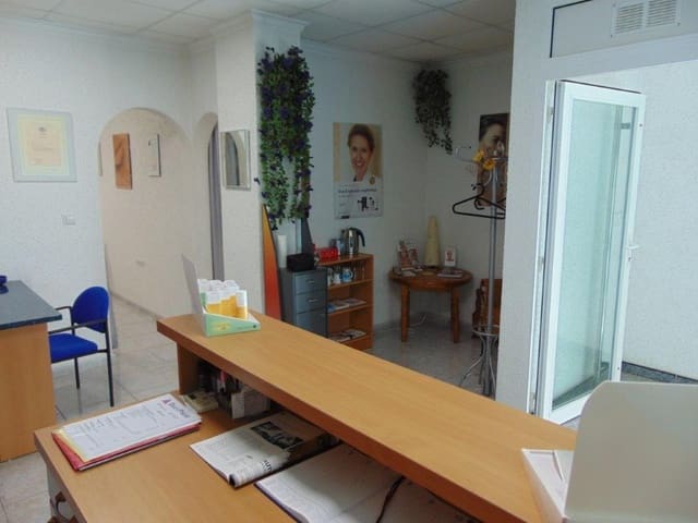 4 bedroom Commercial for sale in Torrevieja - € 96,500 (Ref: 6744055)