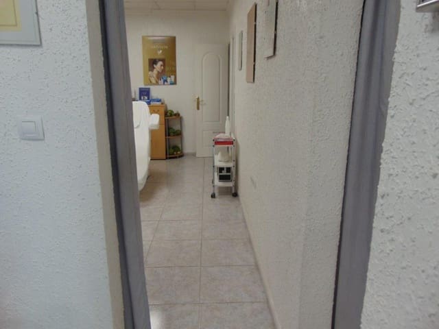 4 bedroom Commercial for sale in Torrevieja - € 96,500 (Ref: 6744055)