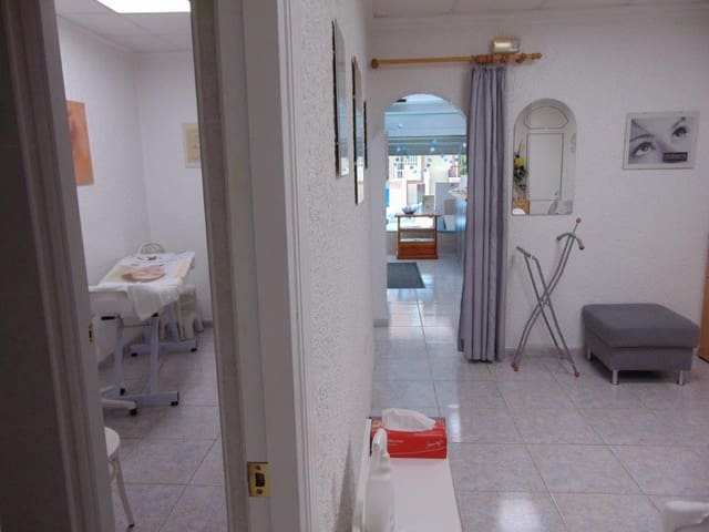 4 bedroom Commercial for sale in Torrevieja - € 96,500 (Ref: 6744055)