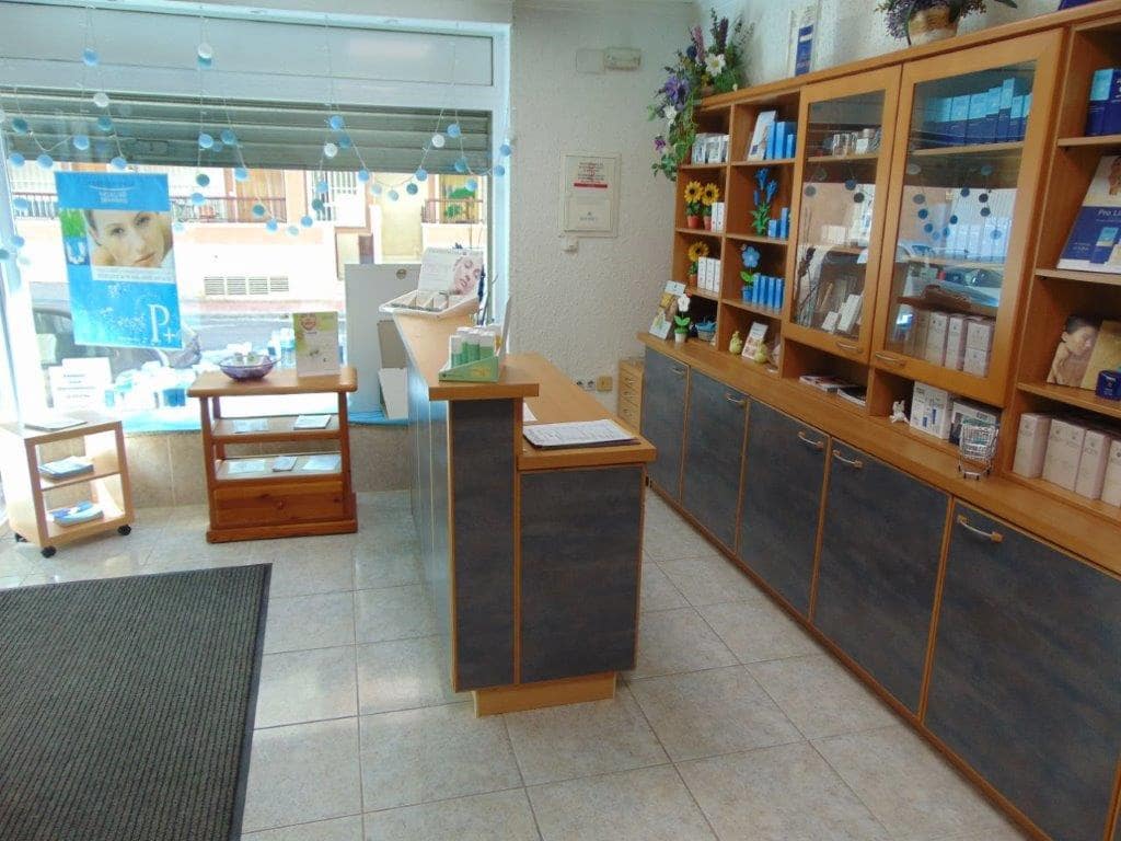 4 bedroom Commercial for sale in Torrevieja - € 96,500 (Ref: 6744055)