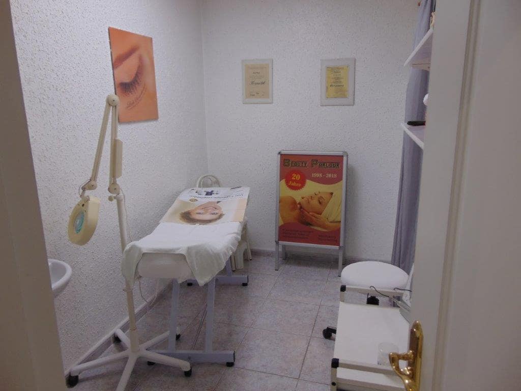 4 bedroom Commercial for sale in Torrevieja - € 96,500 (Ref: 6744055)