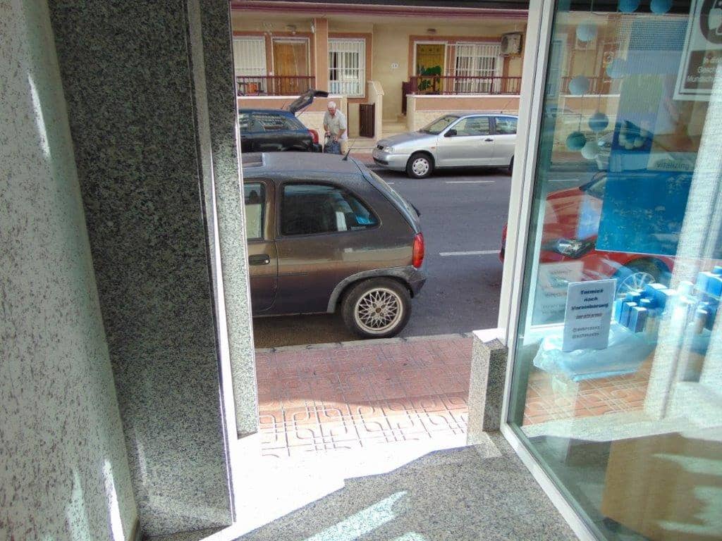 4 bedroom Commercial for sale in Torrevieja - € 96,500 (Ref: 6744055)