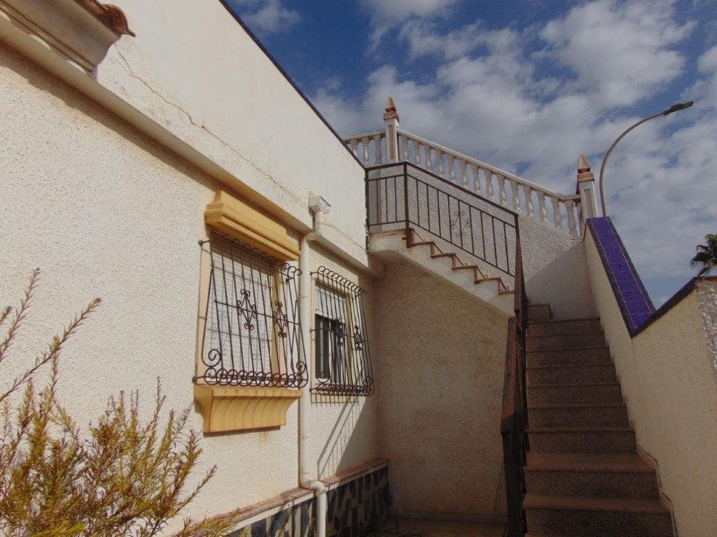 2 bedroom Terraced Villa for sale in Los Alcazares with garage - € 135,000 (Ref: 7786465)