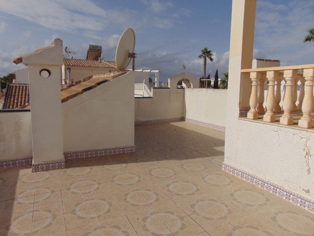 2 bedroom Terraced Villa for sale in Los Alcazares with garage - € 135,000 (Ref: 7786465)