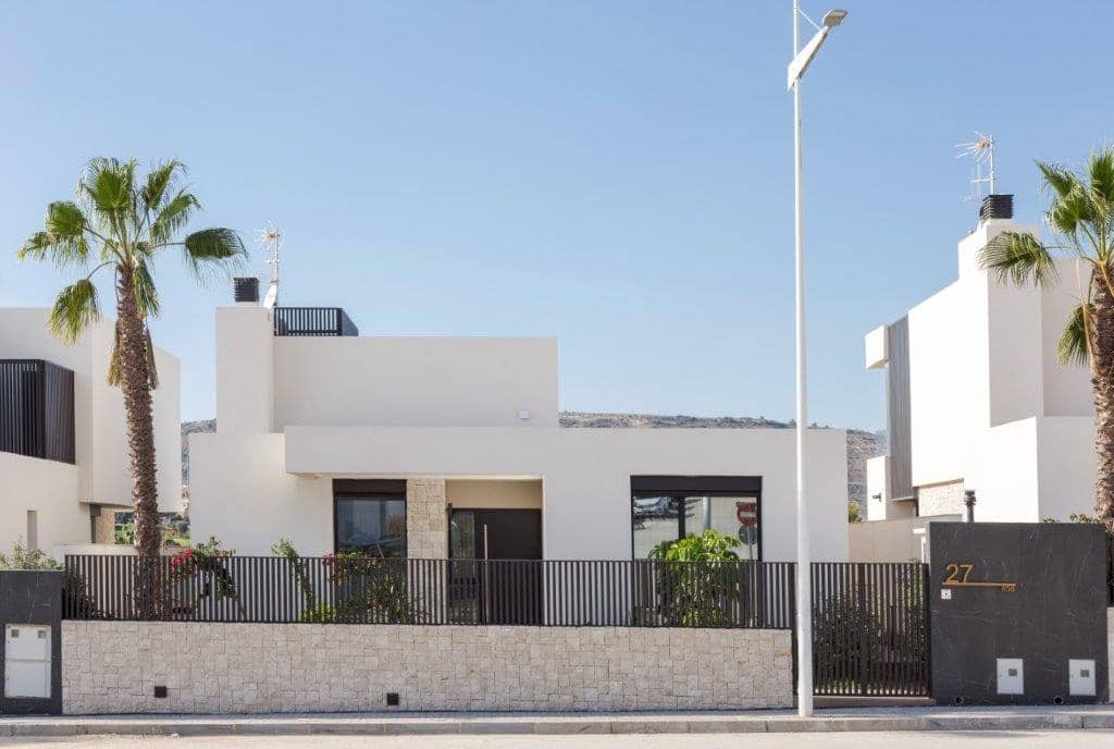 3 soveværelse Villa til salg i Almoradi med swimmingpool garage - € 1.118.999 (Ref: 9081067)