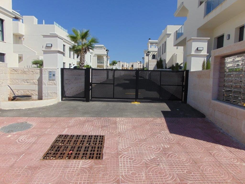 2 bedroom Penthouse for sale in Rojales with pool garage - € 299,000 (Ref: 9872843)