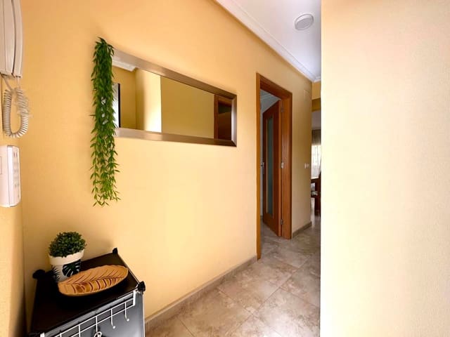 3 slaapkamer Appartement te huur in Guardamar del Segura - € 800 (Ref: 10033356)