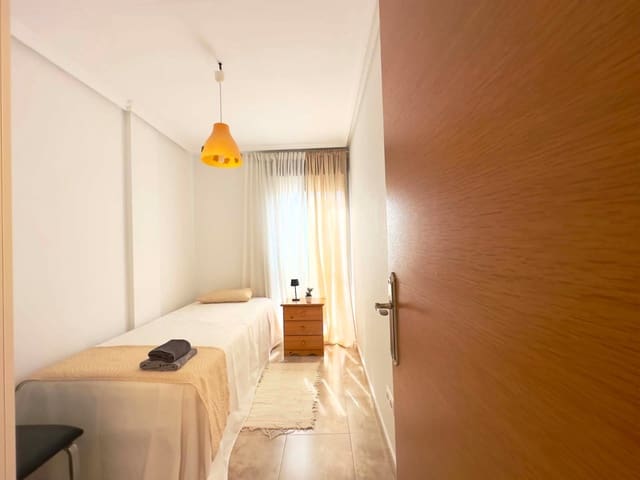 3 slaapkamer Appartement te huur in Guardamar del Segura - € 800 (Ref: 10033356)