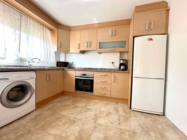 3 slaapkamer Appartement te huur in Guardamar del Segura - € 800 (Ref: 10033356)