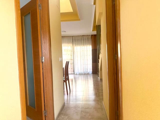 3 slaapkamer Appartement te huur in Guardamar del Segura - € 800 (Ref: 10033356)