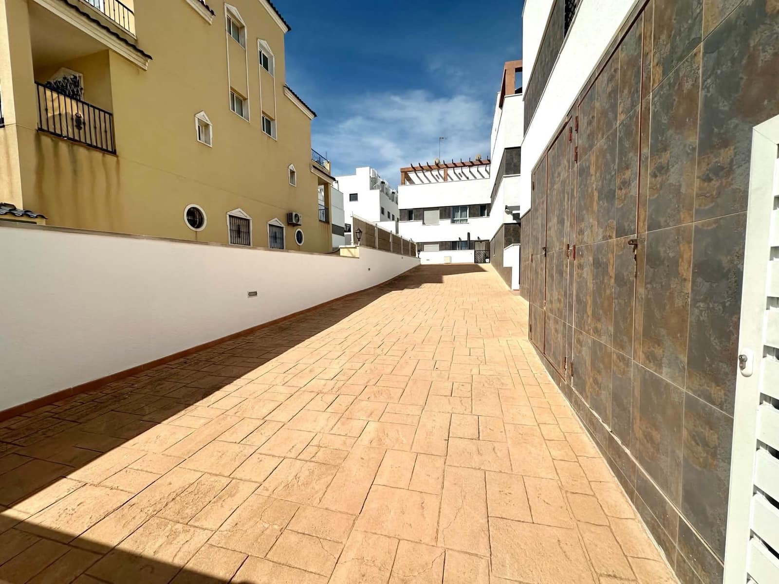 3 bedroom Apartment for rent in Guardamar del Segura with pool garage - € 900 (Ref: 10060951)