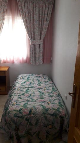 2 Zimmer Strandapartment zu vermieten in Guardamar del Segura mit Pool Garage - 650 € (Ref: 10060952)