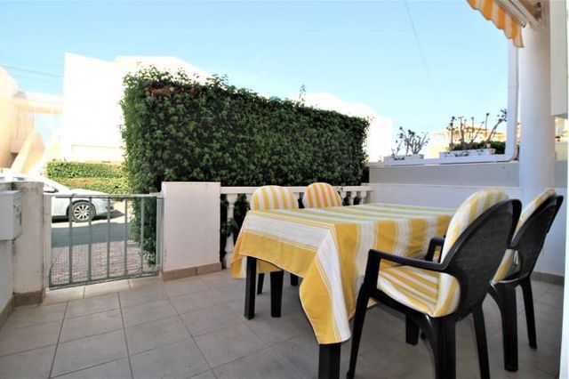 3 quarto Apartamento para arrendar em El Moncayo, Guardamar del Segura com piscina - 600 € (Ref: 6242374)