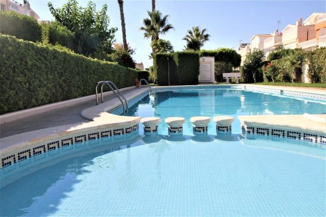 3 quarto Apartamento para arrendar em El Moncayo, Guardamar del Segura com piscina - 600 € (Ref: 6242374)