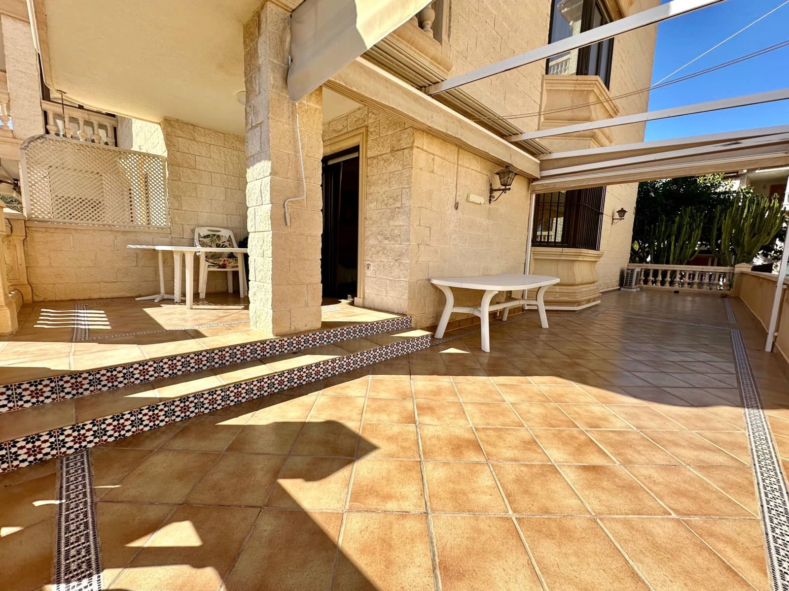 Appartement de 3 chambres à louer à Guardamar del Segura avec piscine garage - 600 € (Ref: 6350319)