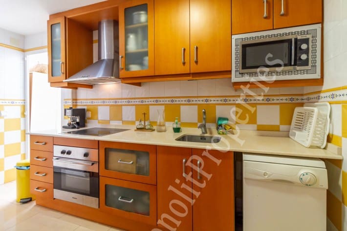 3 bedroom Apartment for rent in Torrevieja with garage - € 750 (Ref: 6510306)