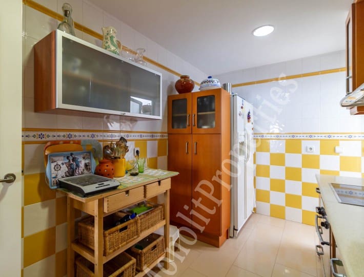 3 bedroom Apartment for rent in Torrevieja with garage - € 750 (Ref: 6510306)