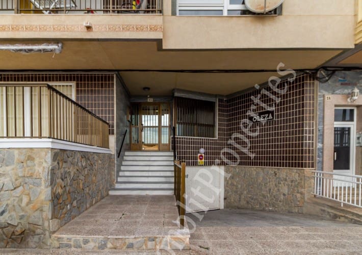 3 bedroom Apartment for rent in Torrevieja with garage - € 750 (Ref: 6510306)