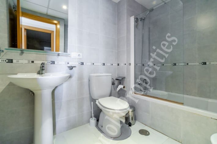 Apartamento de 1 habitación en Guardamar del Segura en alquiler con piscina garaje - 670 € (Ref: 6601953)