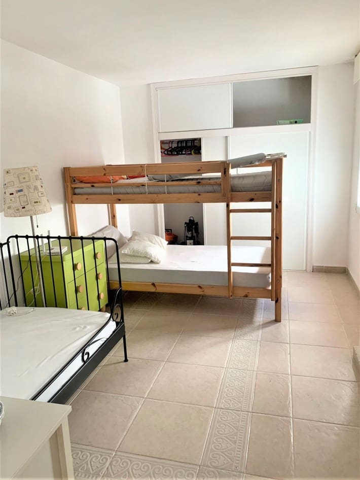 2 makuuhuone Huoneisto vuokrattavana paikassa Torrevieja - 1 200 € (Ref: 8925910)