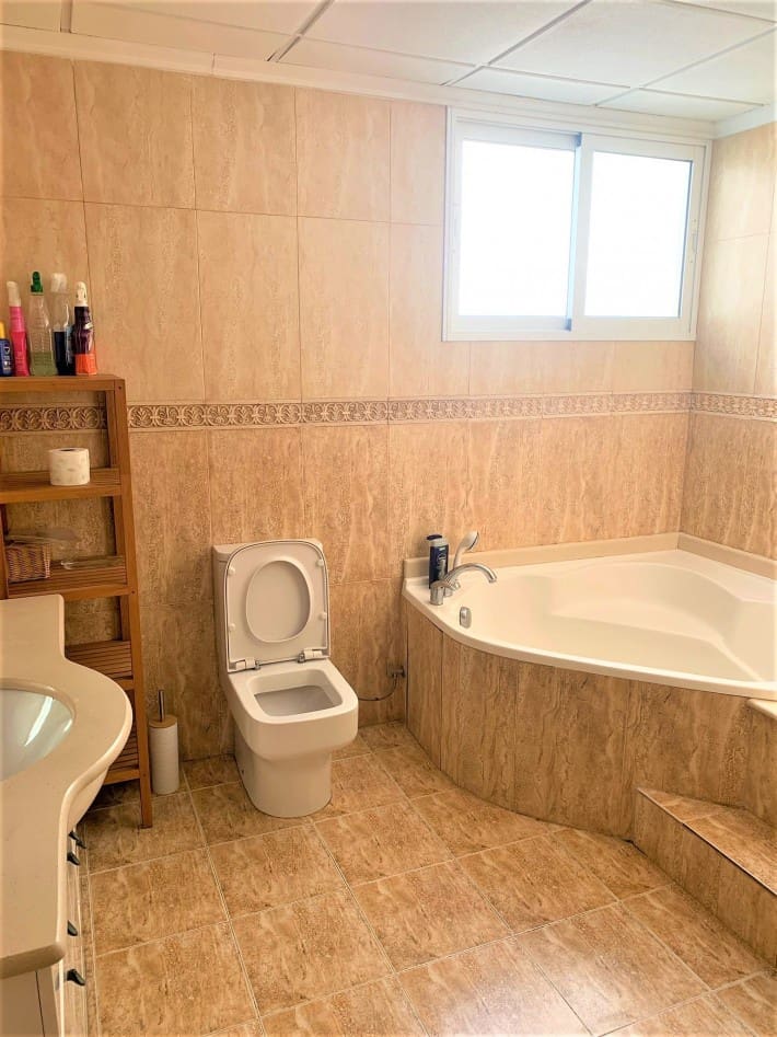 2 makuuhuone Huoneisto vuokrattavana paikassa Torrevieja - 1 200 € (Ref: 8925910)
