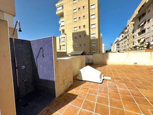 2 slaapkamer Appartement te huur in Guardamar del Segura met zwembad garage - € 550 (Ref: 8925912)